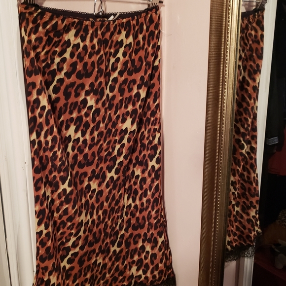 Urban outfitters leopard midi slip skirt - Picture 3 of 6